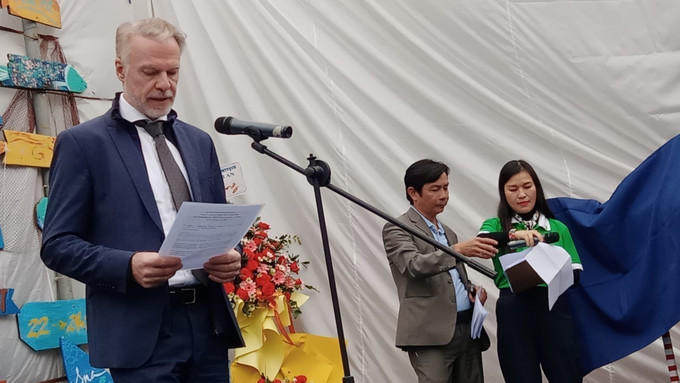 Ông Christian Manhart - Trưởng Đại diện Văn phòng Tổ chức UNESCO phát biểu tại lễ khai mạc. Ảnh: Đoàn Hữu Trung-TTXVN Khai mạc Festival nghệ thuật môi trường biển Hội An ảnh 3