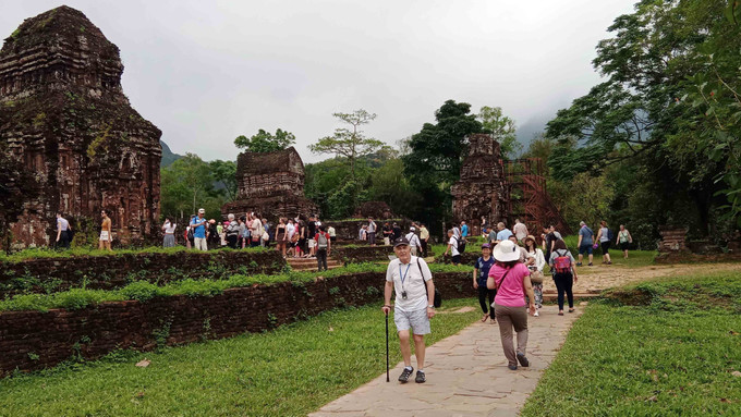 Khách du lịch đến Di sản Văn hóa thế giới Mỹ Sơn chủ yếu là từ Hàn Quốc, Nhật Bản, Mỹ, châu Âu, Malaysia, Indonesia, Ấn Độ và Trung Quốc. Ảnh: Đoàn Hữu Trung - TTXVN Di sản Văn hóa Thế giới Mỹ Sơn sẽ đón 300.000 khách trong năm 2023 ảnh 1