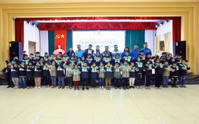 Chia sẻ khó khăn với người dân vùng sâu, vùng xa, khu vực biên giới tỉnh Sơn La ảnh 2