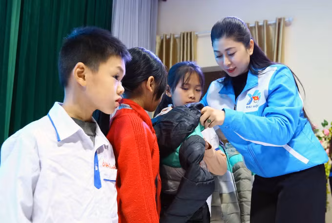 Chia sẻ khó khăn với người dân vùng sâu, vùng xa, khu vực biên giới tỉnh Sơn La ảnh 1