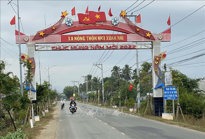 Xã Xuân Hải, huyện Ninh Hải chuẩn bị hoàn thiện để được công nhận xã đạt chuẩn nông thôn mới nâng cao. Ảnh: Công Thử - TTXVN Rực sáng nông thôn mới vùng đồng bào dân tộc thiểu số và miền núi ở Ninh Thuận ảnh 2