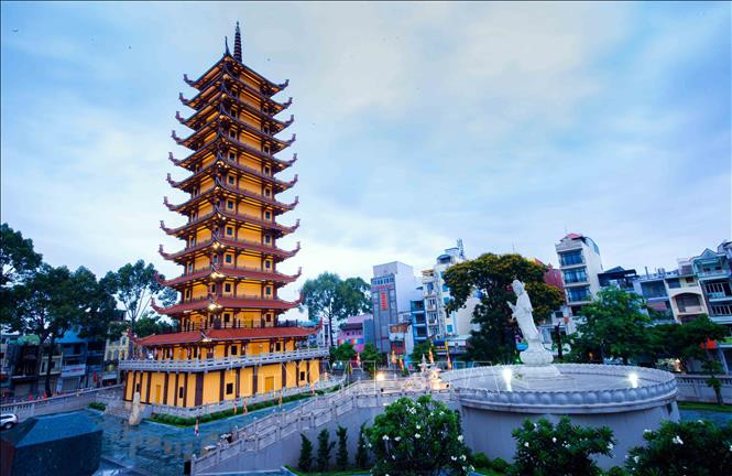 Đại lễ Phật đản PL.2565 được tổ chức trang trọng tại Việt Nam Quốc tự, Quận 10, Thành phố Hồ Chí Minh. Ảnh: TTXVN Giáo hội Phật giáo Việt Nam tổ chức Đại lễ Phật đản trang trọng, an toàn phòng dịch ảnh 3