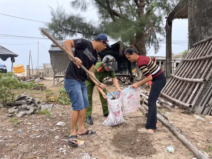 Bão số 4: Thừa Thiên - Huế khẩn trương sơ tán người dân đến nơi an toàn ảnh 1