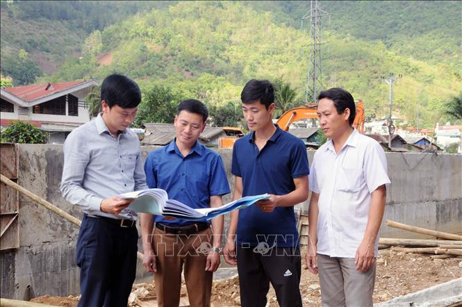 BQL đầu tư, xây dựng huyện Thuận Châu tích cực kiểm tra, đôn đốc các nhà thầu đẩy nhanh tiến độ công trình kè suối Muội, đảm bảo hoàn thành trước tháng 6/2021, để nhân dân yên tâm sinh sống, sản xuất, canh tác. Ảnh: Quang Quyết Thuận Châu sẵn sàng ứng phó trước mùa mưa lũ ảnh 2