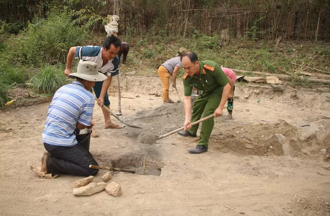 Niềm vui trong ngôi nhà mới của người nghèo vùng biên Kỳ Sơn ảnh 4