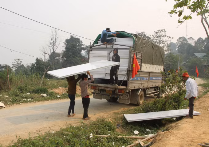 Niềm vui trong ngôi nhà mới của người nghèo vùng biên Kỳ Sơn ảnh 5