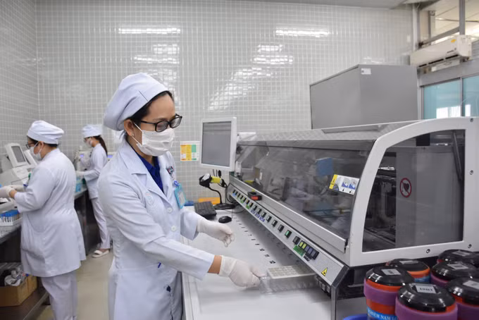 Thể chế hóa Nghị quyết thực hiện các giải pháp bảo đảm thuốc, trang thiết bị y tế ảnh 1