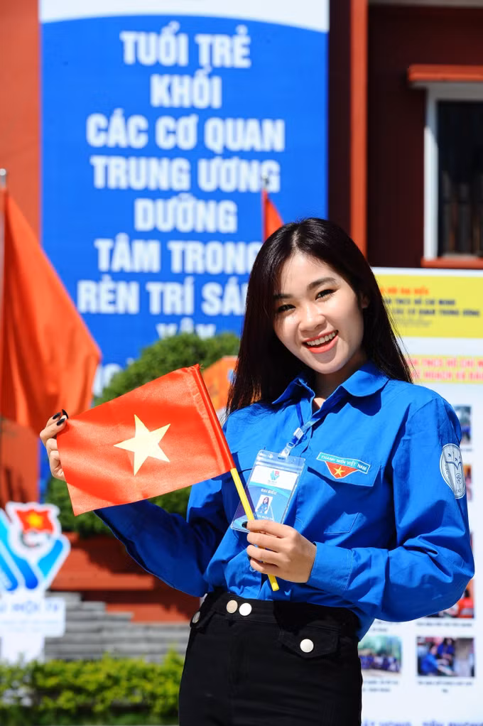 Nguyễn Thị Ngọc Hà - Ca sĩ dân tộc Mường là một trong 10 Gương mặt trẻ Việt Nam tiêu biểu 2022 ảnh 3