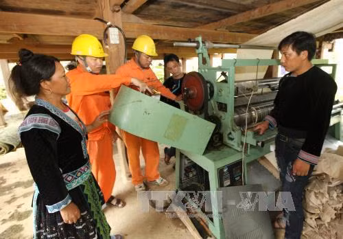 EVN khuyến cáo sử dụng điện tiết kiệm trong ngày nắng nóng cao điểm ảnh 1
