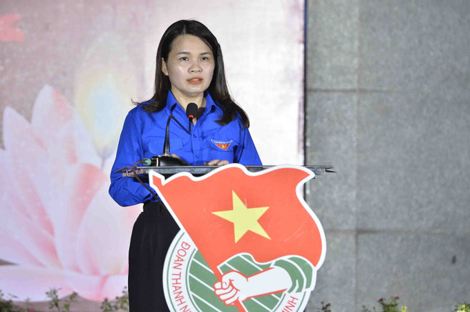 Bí thư tỉnh đoàn Quảng Trị Trần Thị Thu phát biểu. Ảnh: Minh Đức – TTXVN Ngày Thương binh - Liệt sỹ 27/7: Thắp nến tri ân những người con ưu tú của đất nước với những nghi thức đẹp đẽ nhất ảnh 2