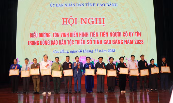 Cao Bằng biểu dương 150 điển hình tiên tiến, người có uy tín tiêu biểu ảnh 1