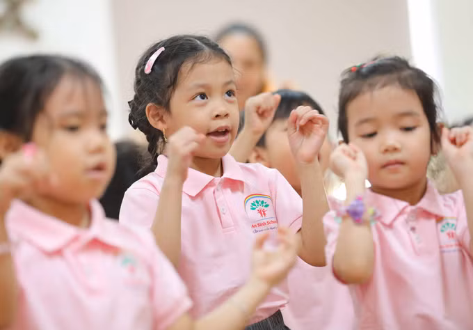 Năm học 2023 - 2024: "Xây dựng trường mầm non hạnh phúc, lấy trẻ em làm trung tâm" ảnh 3