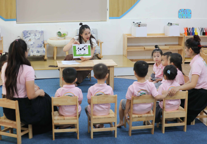 Năm học mới 2023 - 2024, cần tiếp tục thực hiện tốt an toàn cho trẻ, một số mô hình đã làm tốt cố gắng nhân rộng, đi vào chiều sâu như mô hình xây dựng môi trường xanh an toàn, thân thiện, mô hình trường mầm non lấy trẻ làm trung tâm. Ảnh: Thanh Tùng - TTXVN Năm học 2023 - 2024: "Xây dựng trường mầm non hạnh phúc, lấy trẻ em làm trung tâm" ảnh 7