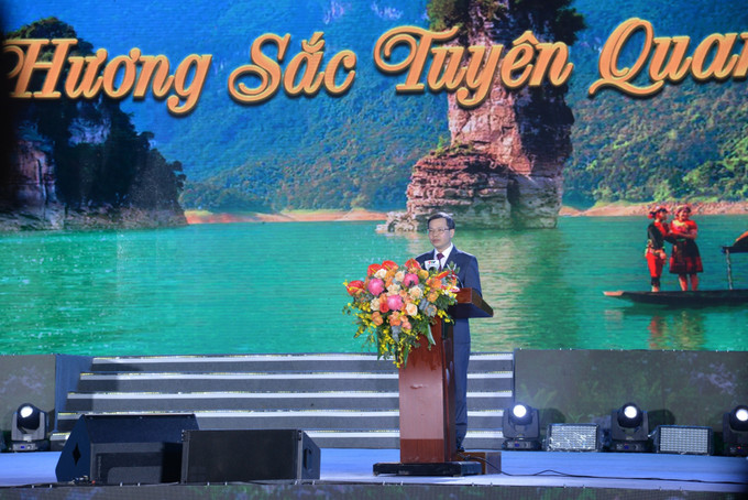 Chủ tịch Ủy ban Nhân dân tỉnh Tuyên Quang Nguyễn Văn Sơn phát biểu tại Lễ khai mạc Năm du lịch tỉnh Tuyên Quang 2022. Ảnh: Nam Sương - TTXVN Khai mạc Năm du lịch tỉnh Tuyên Quang 2022 ảnh 2