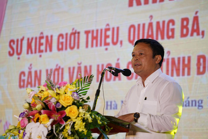 Phó Giám đốc Sở Nông nghiệp và Phát triển nông thôn Hà Nội Tạ Văn Tường phát biểu khai mạc sự kiện giới thiệu, quảng bá, kết nối sản phẩm Chương trình "Mỗi xã một sản phẩm" gắn với văn hóa các tỉnh Đồng bằng sông Hồng. Hà Nội lần đầu tiên giới thiệu, quảng bá, kết nối sản phẩm OCOP gắn với văn hóa các tỉnh Đồng bằng sông Hồng ảnh 2