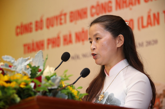 Chị Bùi Thị Thanh Hà - Giám đốc Hợp tác xã sản xuất và dịch vụ nông nghiệp Thanh Hà - đại diện cho các chủ thể được công nhận sản phẩm OCOP phát biểu tham luận tại buổi Lễ công bố. Hà Nội công nhận 275 sản phẩm OCOP năm 2020 ảnh 9