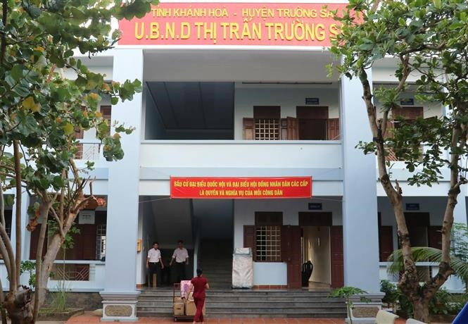 Công tác chuẩn bị bầu cử tại Ủy ban Nhân dân thị trấn Trường Sa đã cơ bản hoàn tất. Ảnh: TTXVN Huyện đảo Trường Sa hướng tới "Ngày hội non sông" ảnh 1