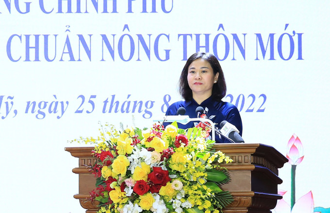 Ủy viên Trung ương Đảng, Phó Bí thư Thường trực Thành ủy Hà Nội Nguyễn Thị Tuyến phát biểu tại buổi lễ. Chương Mỹ xây dựng nông thôn giàu đẹp, văn mình và hiện đại ảnh 2