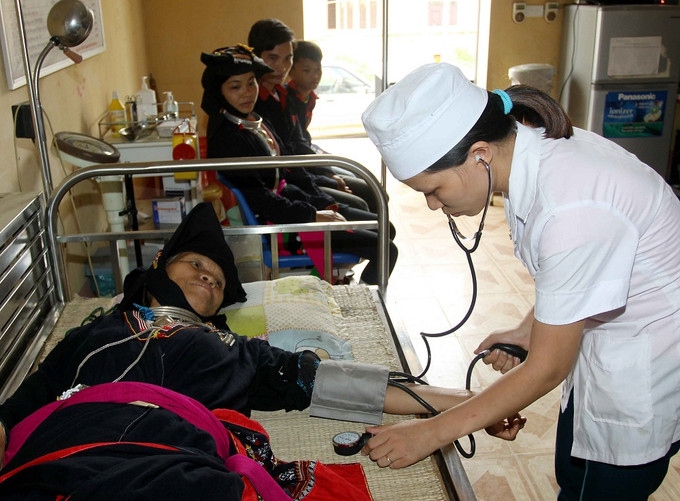 Hà Nội đặc biệt chú trọng tới công tác chăm sóc sức khỏe cho đồng bào dân tộc sinh sống tại những xã miền núi thuộc các huyện Ba Vì, Thạch Thất, Quốc Oai, Mỹ Đức... Ảnh: Tư liệu BA DTMN Hà Nội nắm bắt nguyện vọng của người dân, phát huy vai trò làm chủ của nhân dân trong xây dựng nông thôn mới ảnh 10
