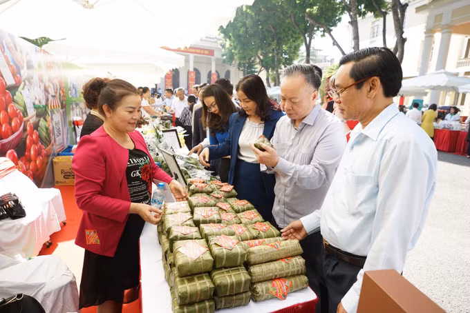 Hà Nội tổ chức tổng kết chương trình phối hợp phát triển chuỗi cung cấp rau, thịt an toàn giai đoạn 2015 - 2020 ảnh 11