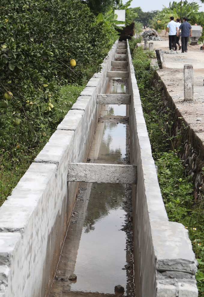 Tại xã Bột Xuyên, huyện Mỹ Đức (Hà Nội), nhân dân đã đóng góp trên 15 tỷ đồng để tập trung xây dựng, chỉnh trang đường làng ngõ xóm, đóng góp 6.978 ngày công lao động góp phần xây dựng các công trình phúc lợi ở địa phương. Mỹ Đức thêm 2 xã đủ điều kiện về đích nông thôn mới ảnh 3