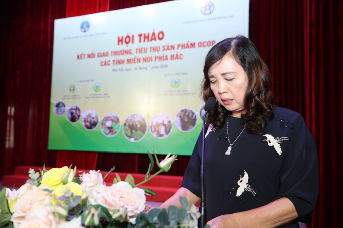 Bà Vũ Thị Hậu, Chủ tịch Hiệp hội các nhà bán lẻ Việt Nam cho rằng, có một thực tế, mặc dù các đơn vị đã được cấp chứng nhận về OCOP nhưng khi các siêu thị hỏi đến giấy chứng nhận sản phẩm OCOP, giấy kiểm nghiệm thì hầu như các doanh nghiệp, chủ thể OCOP đều thiếu hoặc hết hạn. Hội thảo Hà Nội kết nối giao thương, tiêu thụ sản phẩm OCOP với các tỉnh miền núi phía Bắc ảnh 8