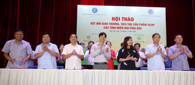 Tại hội thảo, 179 biên bản ghi nhớ hợp tác liên kết, tiêu thụ sản phẩm OCOP giữa Văn phòng Điều phối Chương trình xây dựng nông thôn mới trung ương, Hiệp hội các nhà bán lẻ Việt Nam, đại diện các tỉnh, thành phố có sản phẩm OCOP và các doanh nghiệp trong tiêu thụ sản phẩm đã được ký kết. Hội thảo Hà Nội kết nối giao thương, tiêu thụ sản phẩm OCOP với các tỉnh miền núi phía Bắc ảnh 17