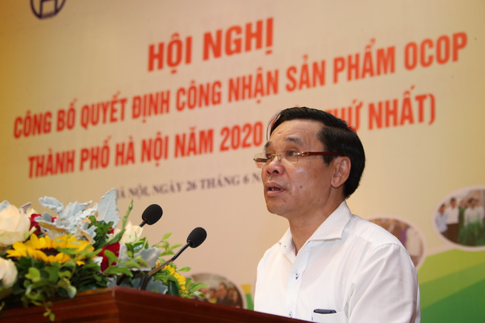 Ông Chu Phú Mỹ - Giám đốc Sở Nông nghiệp và Phát triển nông thôn Hà Nội, Chánh Văn phòng Điều phối Nông thôn mới thành phố Hà Nội phát biểu khai mạc buổi Lễ công bố. Hà Nội công nhận 275 sản phẩm OCOP năm 2020 ảnh 2