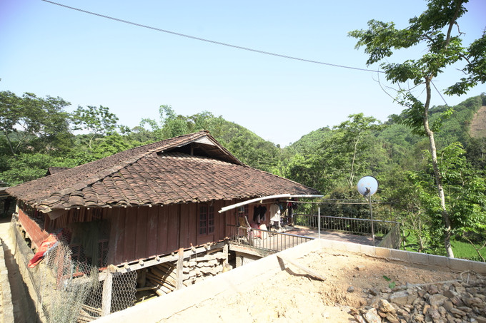 Sóng viễn thông đã đến được với đồng bào dân tộc Tày ở xã Tân Yên, huyện Tràng Định (Lạng Sơn). Ảnh: Ngọc Đức Nhìn lại nửa nhiệm kỳ Khóa XIII của Đảng: Giảm nghèo đa chiều ở vùng đồng bào dân tộc thiểu số ảnh 5