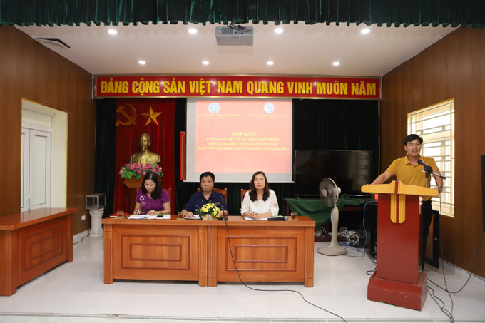 Ngày 16/7, tại Văn phòng Điều phối Nông thôn mới Thành phố Hà Nội, Bộ Nông nghiệp và Phát triển nông thôn và Ủy ban Nhân dân Thành phố Hà Nội tổ chức họp báo thông tin về sự kiện giới thiệu, quảng bá sản phẩm OCOP gắn với văn hóa các tỉnh miền núi phía Bắc. Hà Nội giới thiệu, quảng bá sản phẩm OCOP gắn với văn hóa các tỉnh miền núi phía Bắc ảnh 1