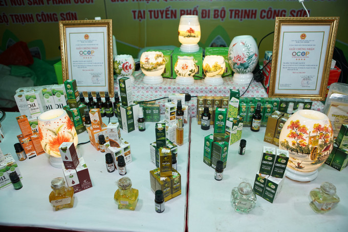 Các loại tinh dầu. Hà Nội lần đầu tiên giới thiệu, quảng bá, kết nối sản phẩm OCOP gắn với văn hóa các tỉnh Đồng bằng sông Hồng ảnh 19