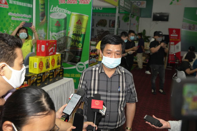 Ông Nguyễn Văn Chí, Phó Chánh Văn phòng Thường trực Văn phòng Điều phối Chương trình xây dựng nông thôn mới Hà Nội cho biết: “Mới đây, lần đầu tiên Văn phòng Điều phối Chương trình xây dựng nông thôn mới tổ chức kết nối giao thương qua hình thức trực tuyến và kết quả ban đầu rất thành công”. Thương mại điện tử chắp cánh cho sản phẩm OCOP Hà Nội ảnh 3