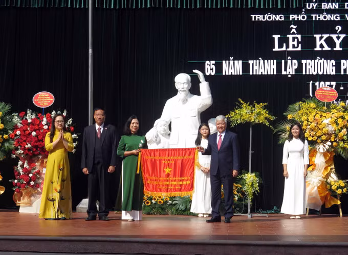 Trường phổ thông Vùng cao Việt Bắc - Nơi "chắp cánh" cho học sinh dân tộc thiểu số ảnh 1
