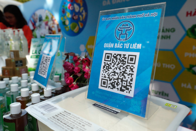 Trong tình hình dịch bệnh COVID-19 như hiện nay, thương mại điện tử không chỉ là “phao cứu sinh” mà còn là kênh tiêu thụ lâu dài, phát triển sản phẩm OCOP, mang lại sự thuận lợi, tiện ích và hiệu quả cho cả chủ thể OCOP và người tiêu dùng. Thương mại điện tử chắp cánh cho sản phẩm OCOP Hà Nội ảnh 2