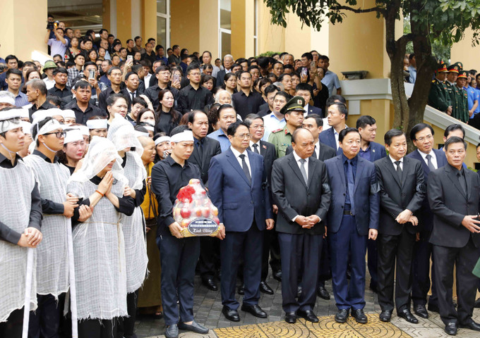 Thủ tướng Chính phủ Phạm Minh Chính, các đồng chí lãnh đạo, nguyên lãnh đạo Đảng, Nhà nước và gia quyến tiễn đưa Phó Thủ tướng Lê Văn Thành. Ảnh: An Đăng - TTXVN Tổ chức trọng thể Lễ truy điệu Phó Thủ tướng Lê Văn Thành ảnh 7