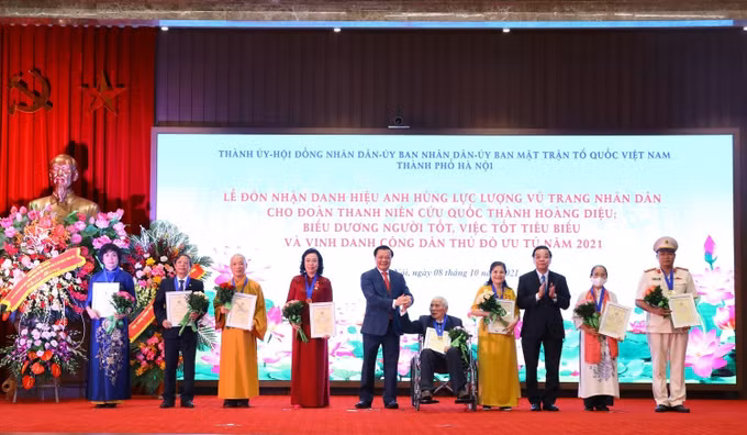 Nghệ nhân ưu tú Phan Thị Thuận được vinh danh “Công dân Thủ đô ưu tú” năm 2021 ảnh 1