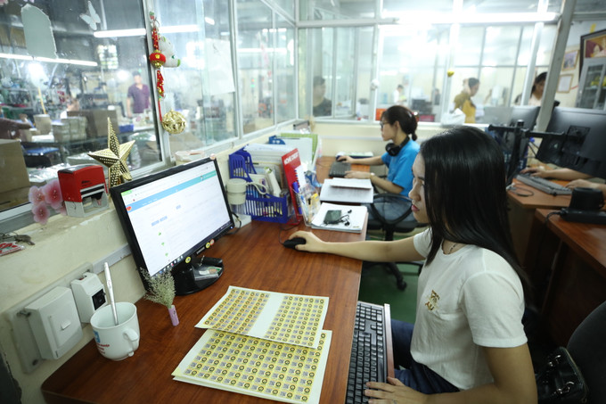 Để chắp cánh cho sản phẩm OCOP, các doanh nghiệp, chủ thể OCOP Hà Nội trong thời gian tới cần chú trọng đầu tư sản xuất, nâng cao chất lượng sản phẩm, đa dạng hóa mẫu mã, nắm bắt thị hiếu người tiêu dùng. Thương mại điện tử chắp cánh cho sản phẩm OCOP Hà Nội ảnh 9