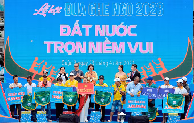 Hội ghe Ngo giữa lòng Thành phố Hồ Chí Minh ảnh 11