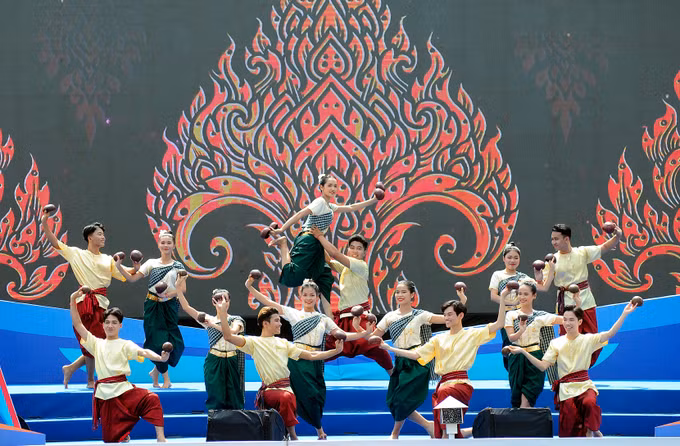 Hội ghe Ngo giữa lòng Thành phố Hồ Chí Minh ảnh 1