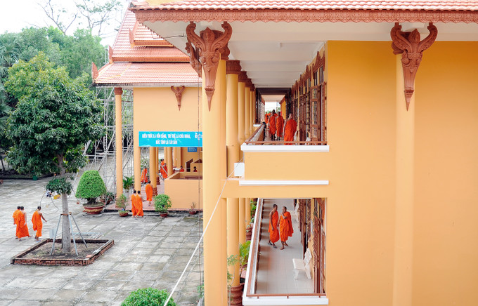 Trường Bổ túc văn hóa (BTVH) Pali Trung cấp Nam Bộ được xây dựng theo kiến trúc của văn hóa dân tộc Khmer. Ảnh: An Hiếu Ngôi trường của các tăng sinh Khmer ảnh 2