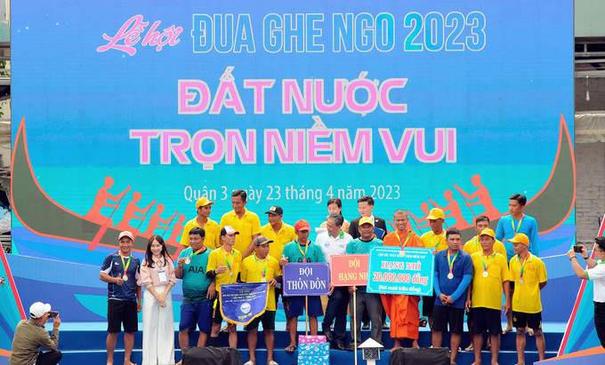 Đội Thôn Dôn đến từ Rạch Giá, Kiên Giang về nhì. Ảnh: An Hiếu Hội ghe Ngo giữa lòng Thành phố Hồ Chí Minh ảnh 13