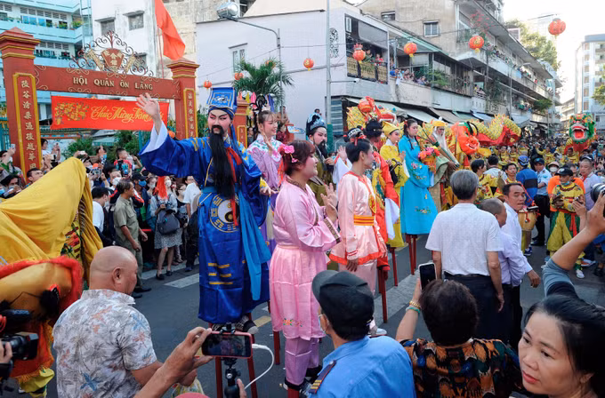 Rộn ràng Tết Nguyên Tiêu của người Hoa thành phố Hồ Chí Minh ảnh 2