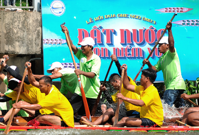 Các vận động viên tranh tài tại Lễ Lễ hội đua ghe Ngo. Ảnh: An Hiếu Hội ghe Ngo giữa lòng Thành phố Hồ Chí Minh ảnh 10