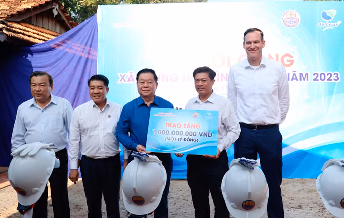 Trưởng Ban Tuyên giáo Trung ương Nguyễn Trọng Nghĩa dự các hoạt động tri ân tại Tây Ninh ảnh 4