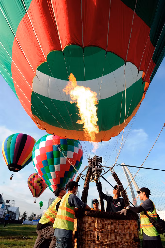 Thành phố Hồ Chí Minh rực rỡ sắc màu trong ngày hội Khinh khí cầu ảnh 4