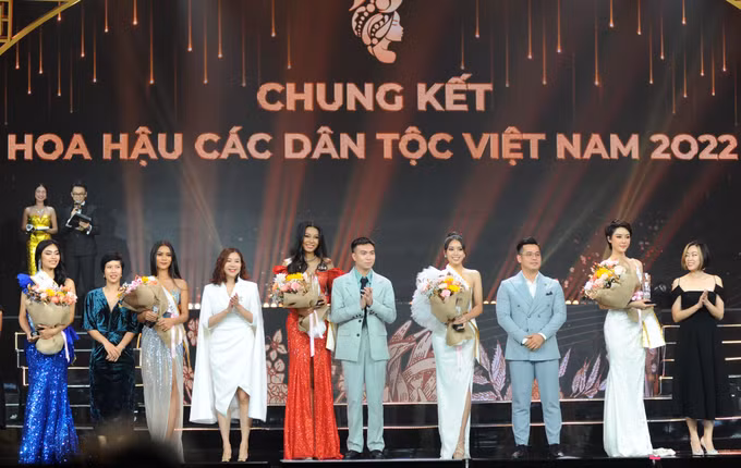 Người đẹp Nông Thúy Hằng đăng quang Hoa hậu các Dân tộc Việt Nam 2022 ảnh 12