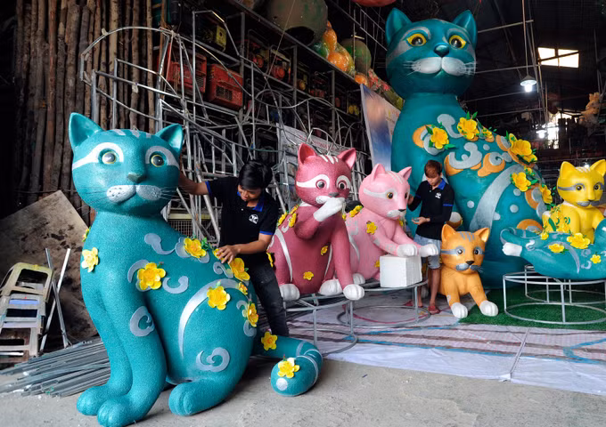 Gấp rút thi công Đường hoa Nguyễn Huệ, “thương hiệu Tết” của Tp. Hồ Chí Minh ảnh 1