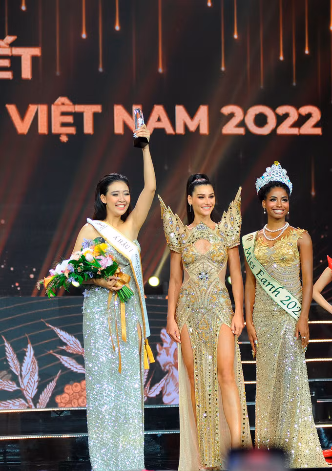 Người đẹp Nông Thúy Hằng đăng quang Hoa hậu các Dân tộc Việt Nam 2022 ảnh 15