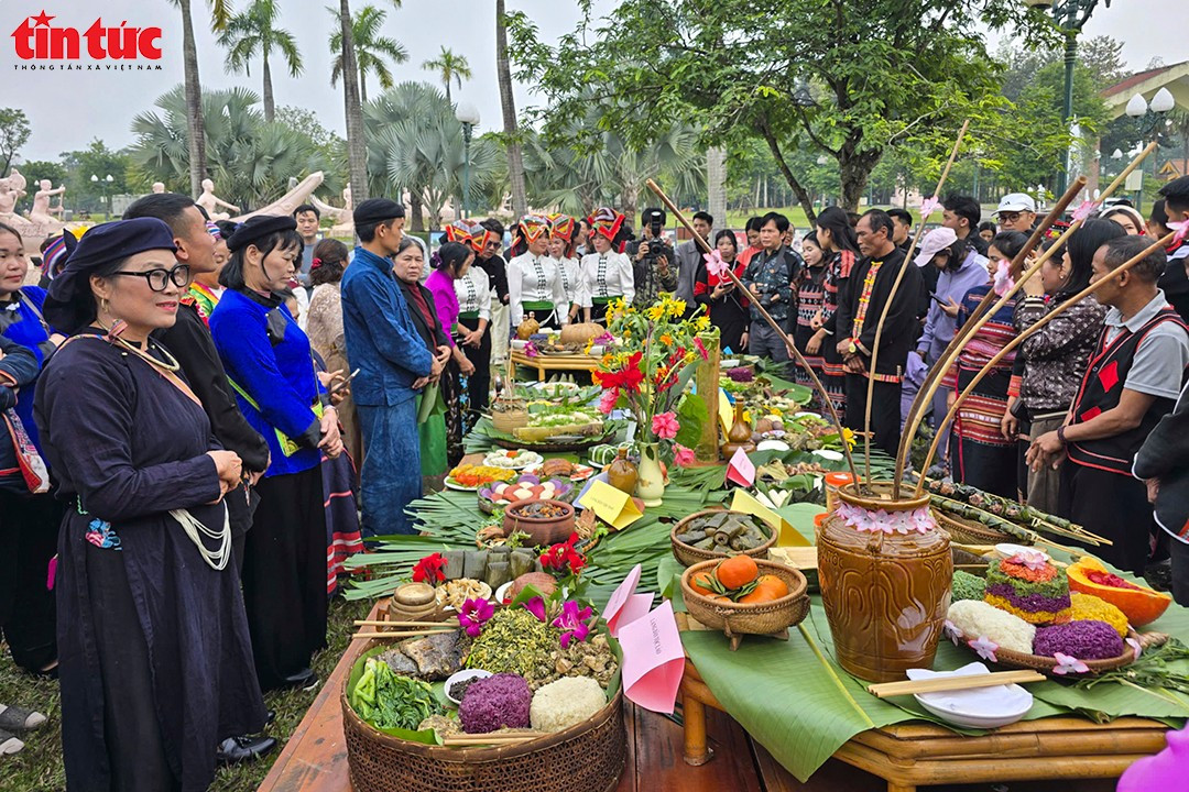Mâm cơm cuối năm gắn kết cộng đồng các dân tộc tại Làng Văn hóa