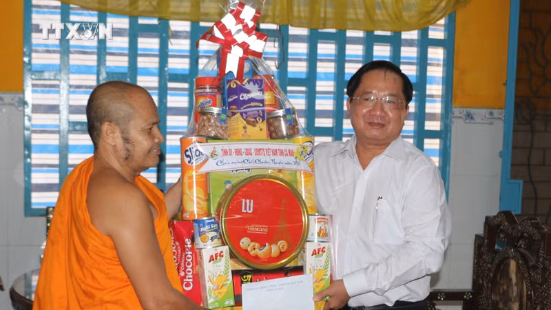 Cà Mau tổ chức nhiều Đoàn công tác thăm, chúc Tết Chôl Chnăm Thmây